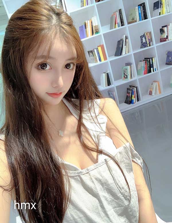 巴黎伴游大学生